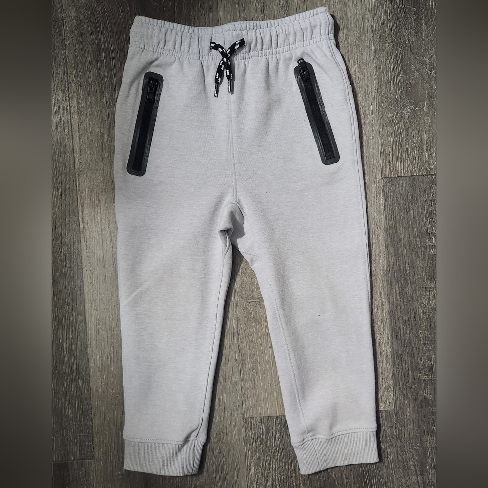 Old Navy Dynamic Fleece Joggers Size 2T